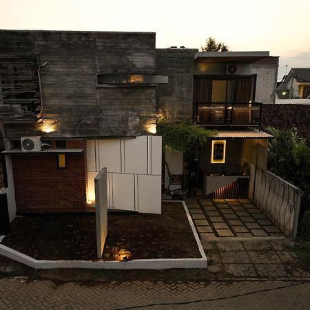 Happy House Bnb Bromo Backpacker Probolinggo Exteriör bild