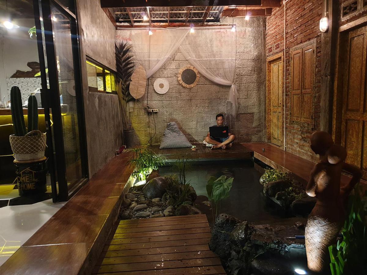Happy House Bnb Bromo Backpacker Probolinggo Exteriör bild