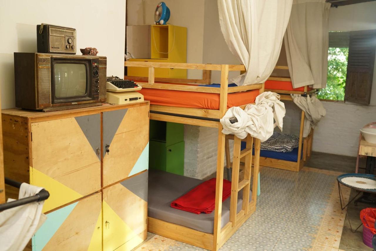Happy House Bnb Bromo Backpacker Probolinggo Exteriör bild