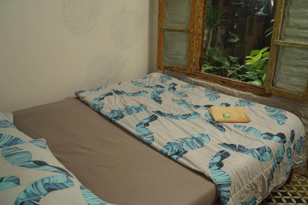 Happy House Bnb Bromo Backpacker Probolinggo Exteriör bild