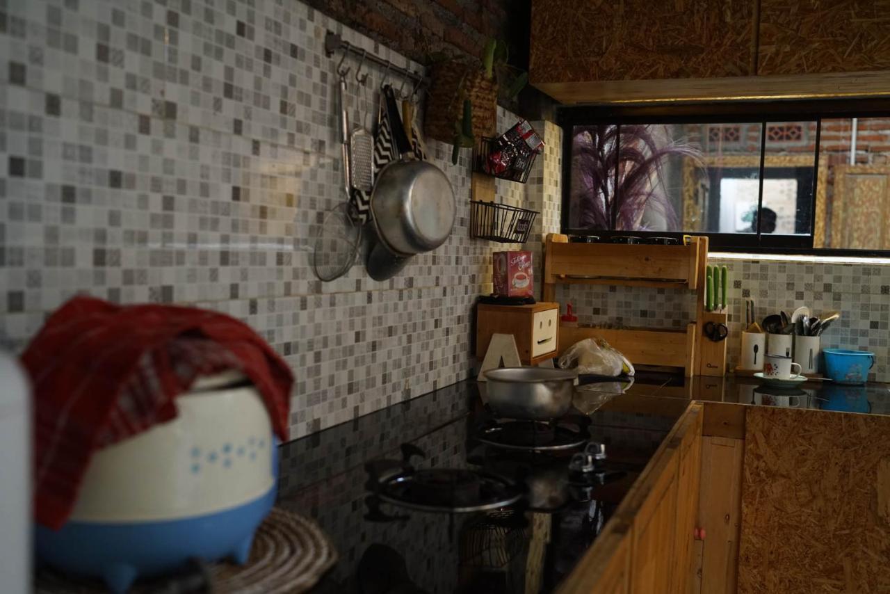 Happy House Bnb Bromo Backpacker Probolinggo Exteriör bild