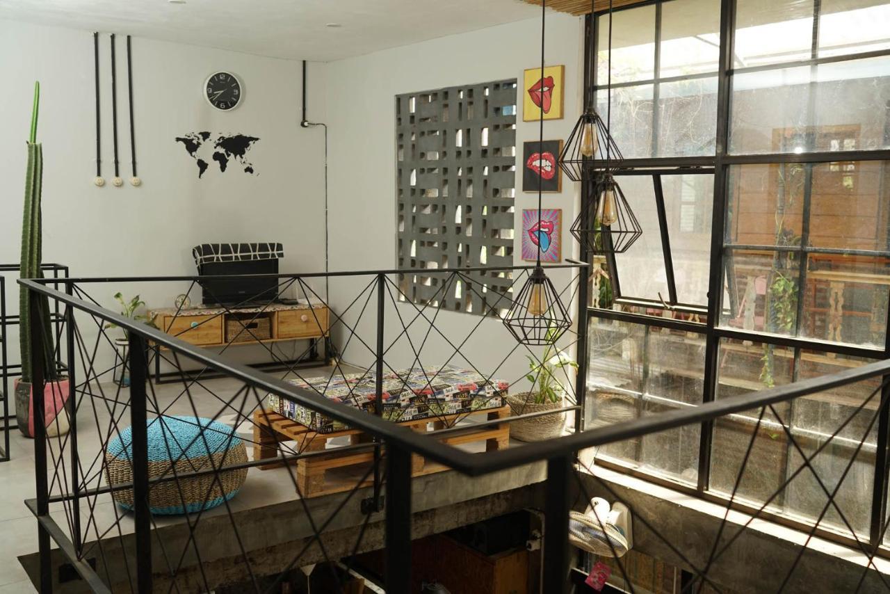 Happy House Bnb Bromo Backpacker Probolinggo Exteriör bild