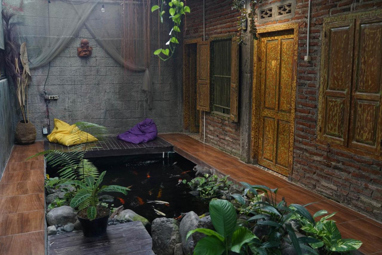 Happy House Bnb Bromo Backpacker Probolinggo Exteriör bild
