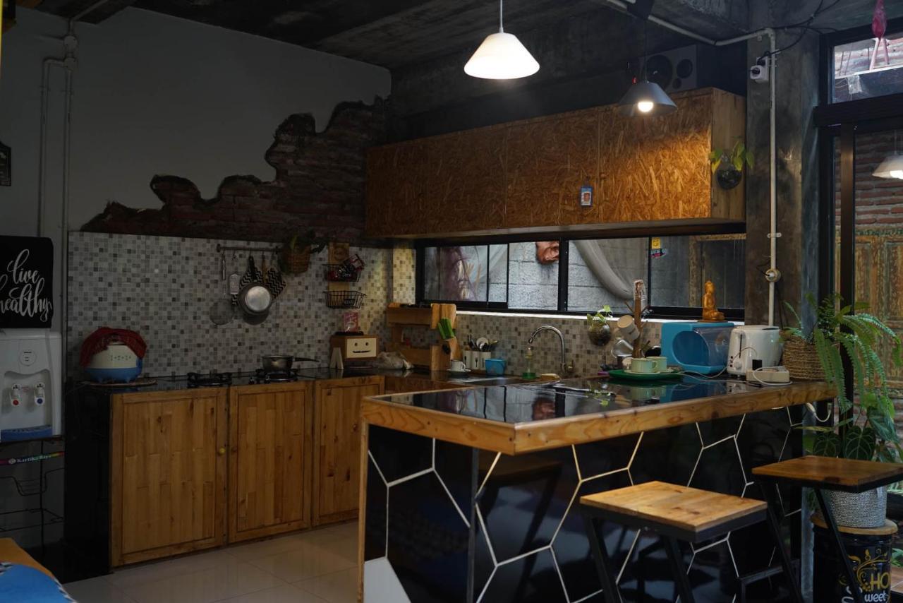 Happy House Bnb Bromo Backpacker Probolinggo Exteriör bild