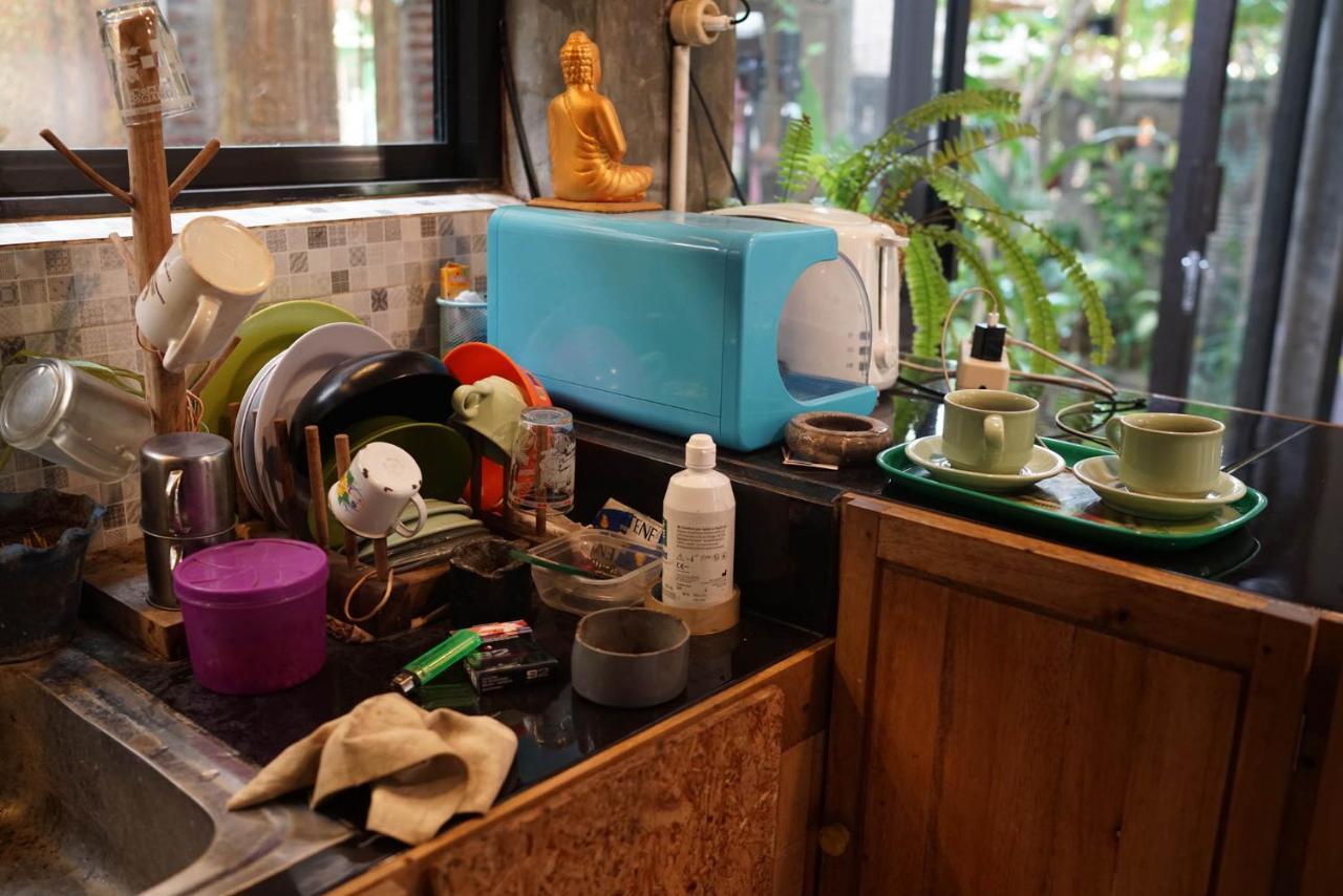 Happy House Bnb Bromo Backpacker Probolinggo Exteriör bild
