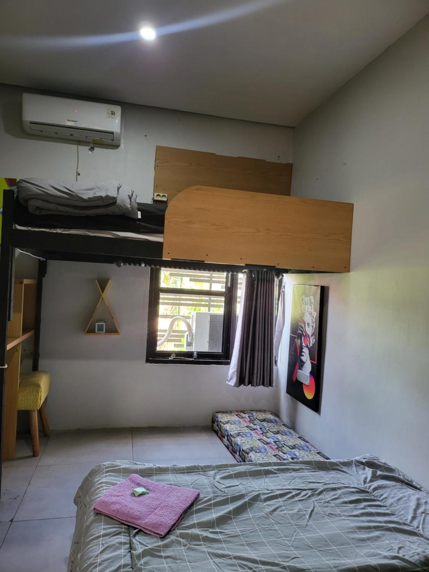 Happy House Bnb Bromo Backpacker Probolinggo Exteriör bild