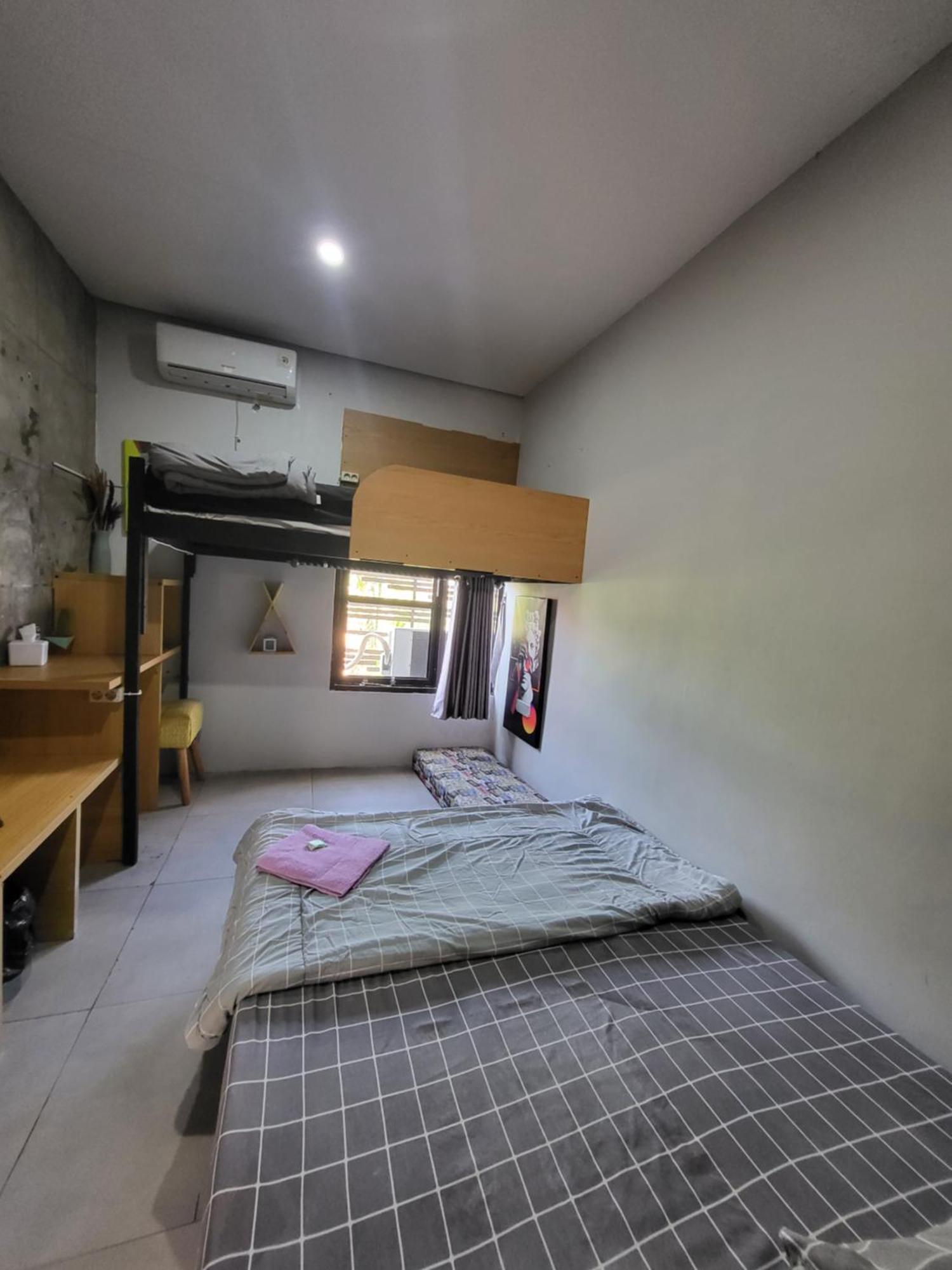 Happy House Bnb Bromo Backpacker Probolinggo Exteriör bild