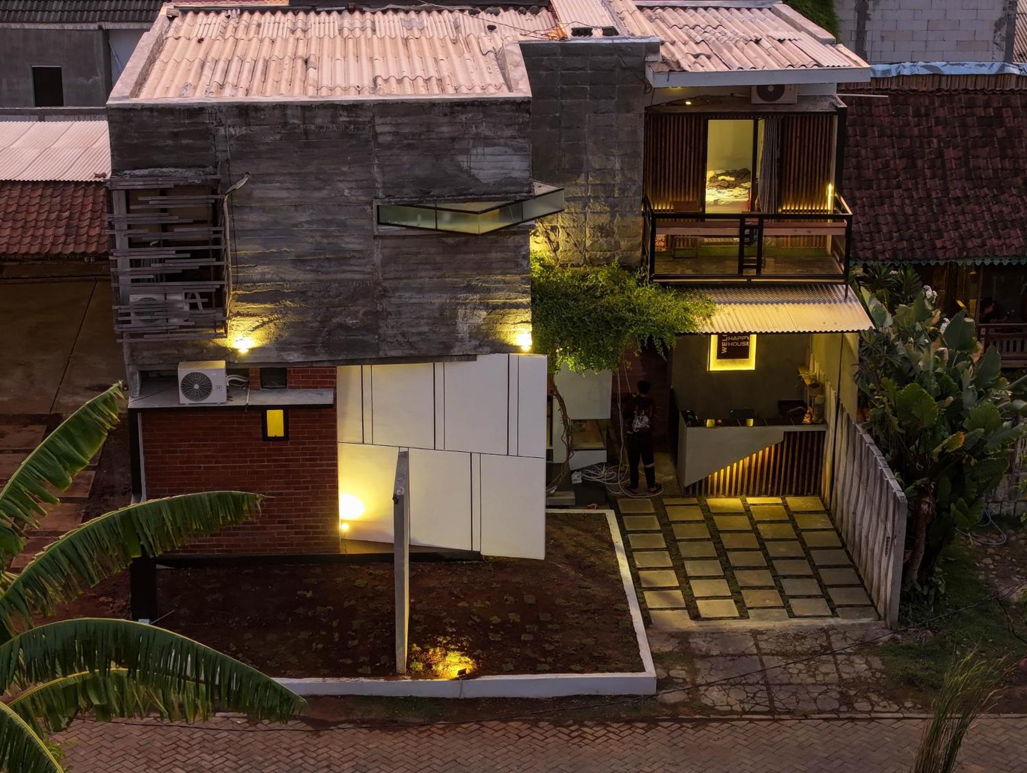 Happy House Bnb Bromo Backpacker Probolinggo Exteriör bild